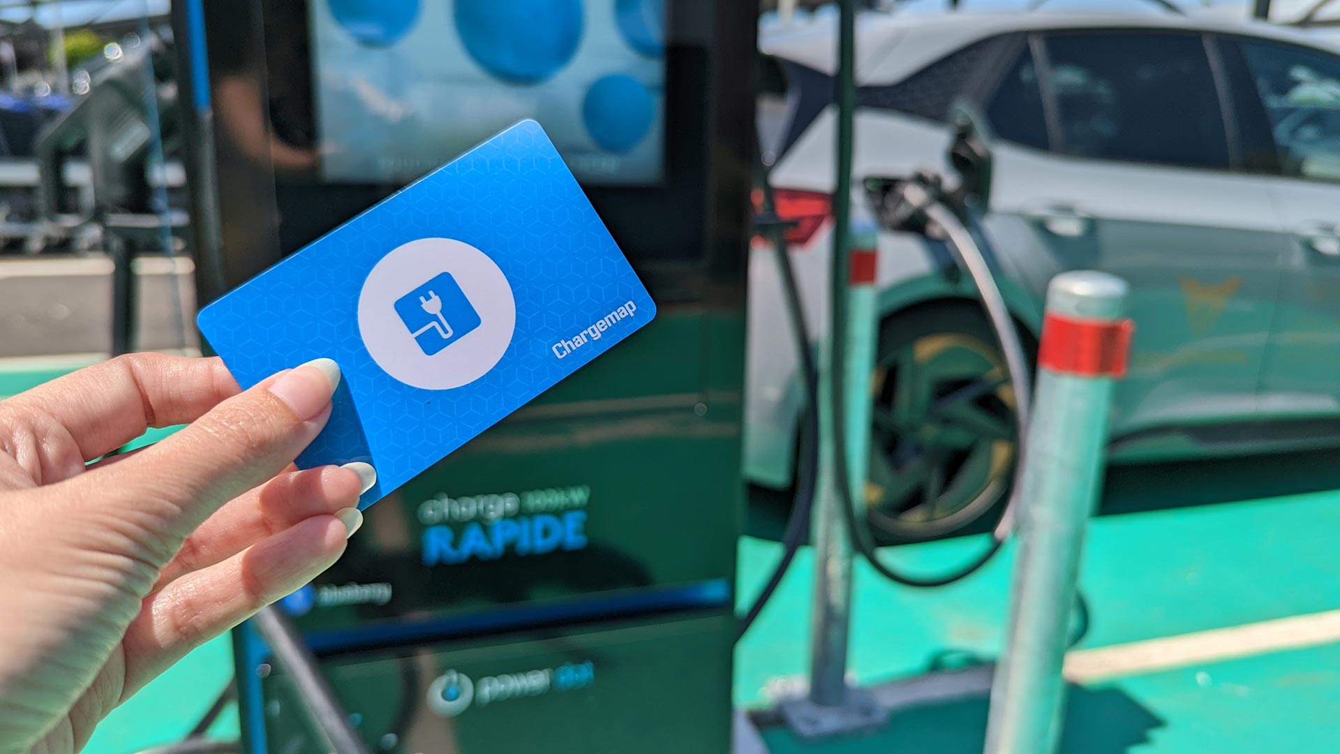 Badge de Recharge Électrique: Simplifiez votre Vie Électrique avec Greenway